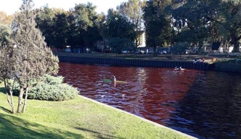 The river in Argentina suddenly turned red