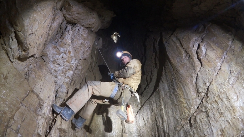 Russian cavers set a new record: they went down 2212 meters deep into the Earth