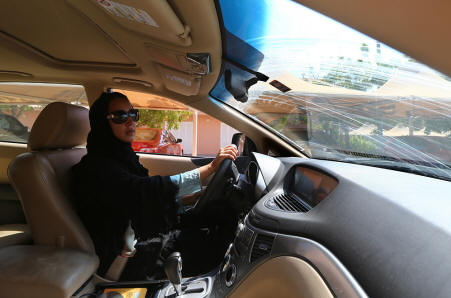 UAE-SAUDI-WOMEN-DRIVING