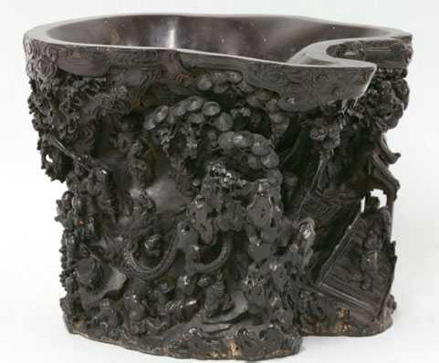 The couple was shocked to learn that they propped up the door with a pot for $ 400,000.