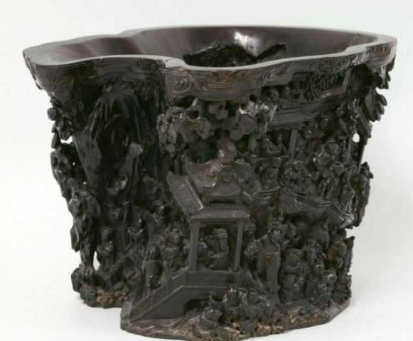 The couple was shocked to learn that they propped up the door with a pot for $ 400,000.