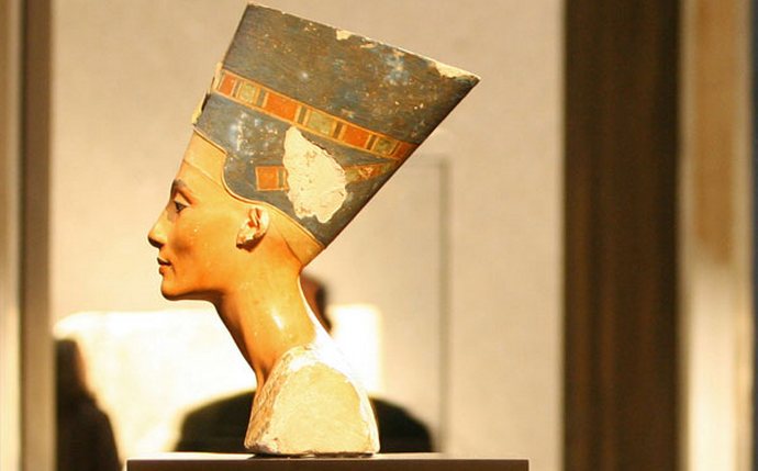 Sensation: Nefertiti's Tomb Found
