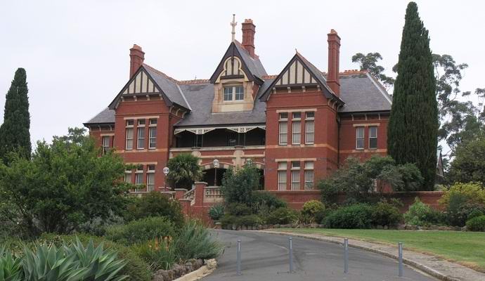 Photographed a ghost on the roof of a former mental hospital