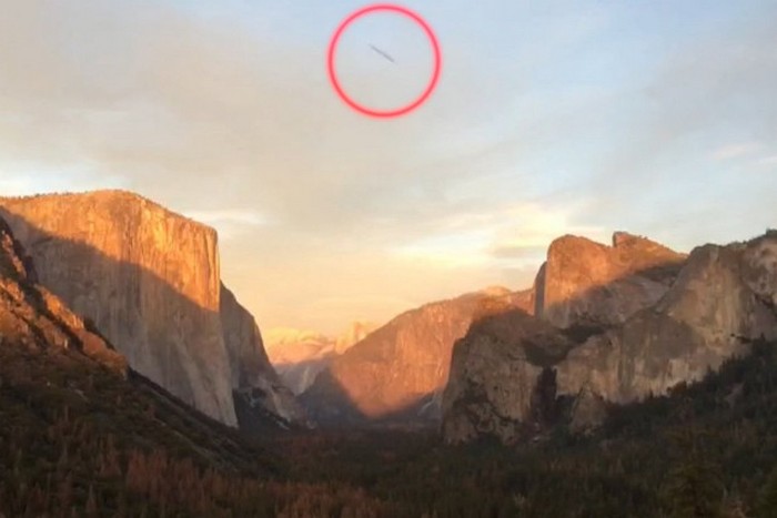 Cigar-shaped UFO in the mountains of California