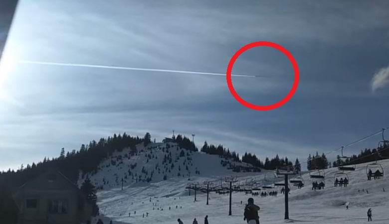 A strange UFO over Washington disguised as a plane