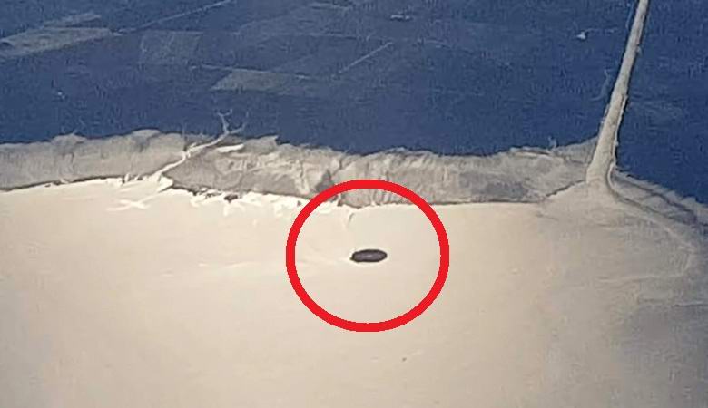 A strange floating object was taken from an airplane window