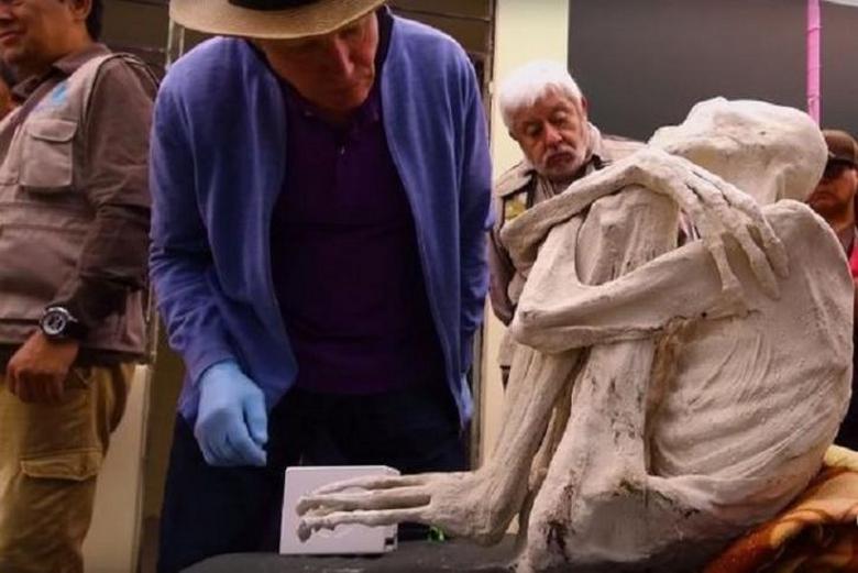 Three-fingered mummy Maria from Peru from an alien