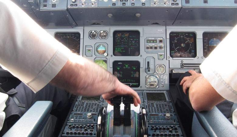 Turkish pilot captures a UFO during a flight