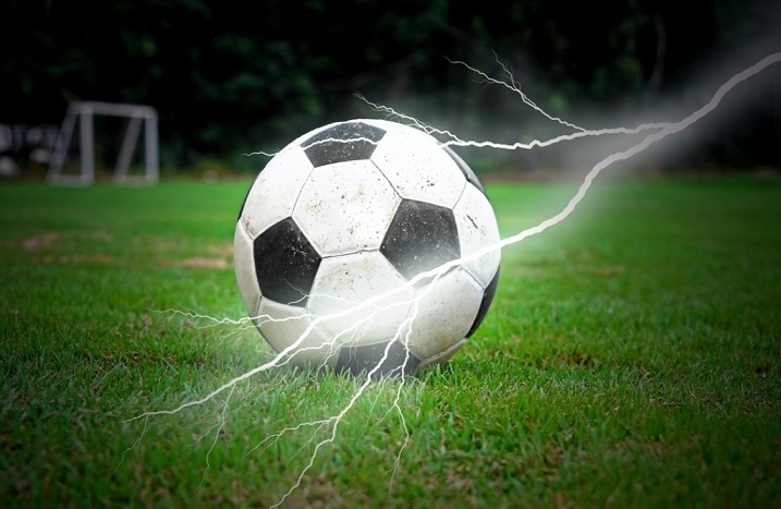 A lightning bolt knocked down players on the field right during the match (VIDEO)