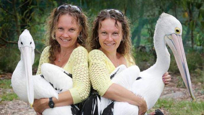 Amazing Australian twins speak in unison