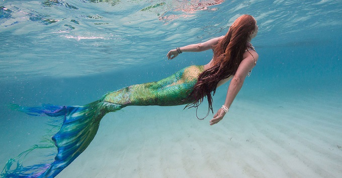 Ufologists have discovered a whole flock of mermaids. Video