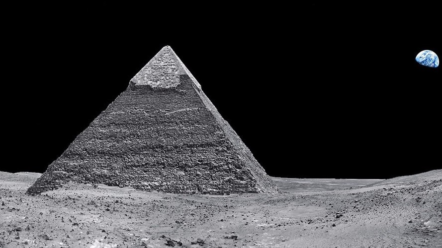 Ufologists discovered towers and pyramids on the moon