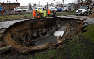 In Chicago, three cars fell into a karst funnel