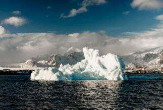This year, the ice area in Antarctica reached a new historical record.