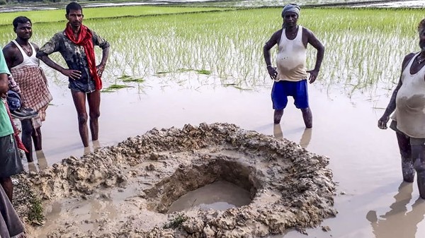 In India, a meteorite fell on a rice field