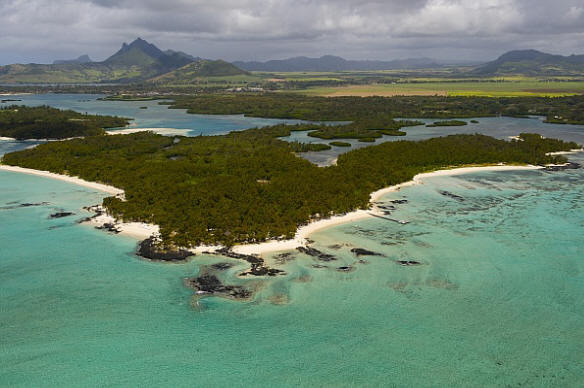 Another Mauritius beach that people almost never come to (photo Jack Abuin / ZUMA Press / Corbis).