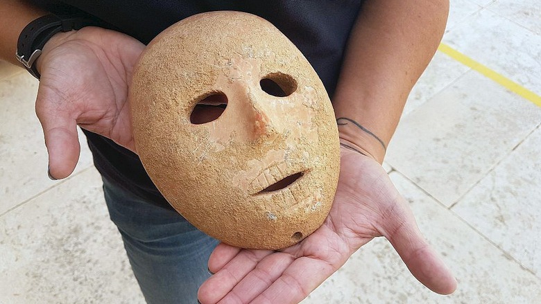 In Israel, found a unique stone mask, which is thousands of years old