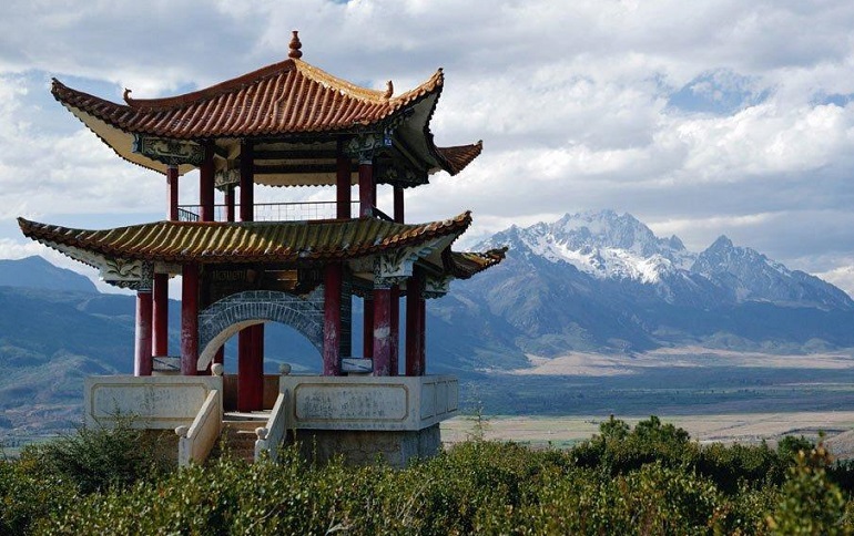 In China, archaeologists have uncovered the royal tomb, which is about a thousand years old