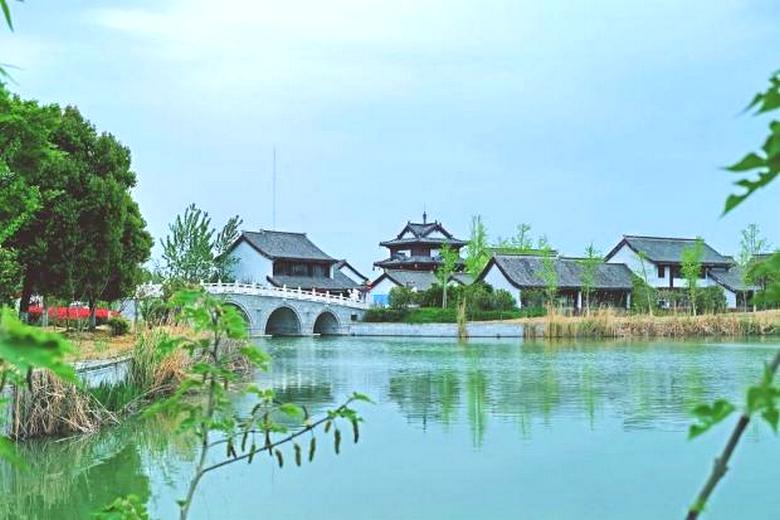 In China, another ghost town appeared above Hongze Lake