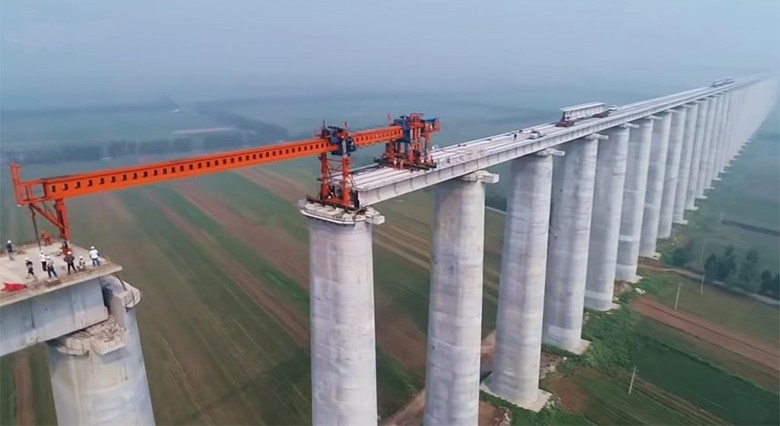 The world's largest viaduct is being built in China