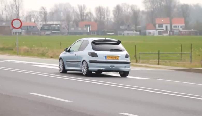 In the Netherlands, markings were made on the road, passing through which music sounds