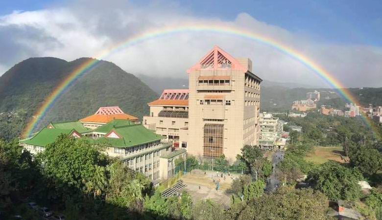 In Taiwan captured a record rainbow