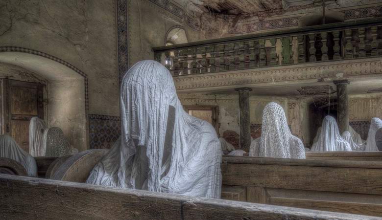 In an abandoned church photographed a native of the other world