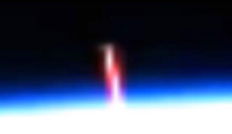 The ISS webcam recorded a huge pink pillar in orbit of the Earth