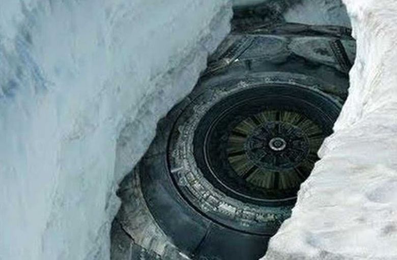 A giant UFO buried in the ice of Antarctica?