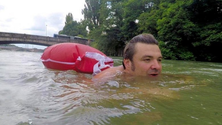 Swim along the river so as not to stand in city traffic jams