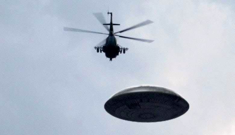 Mysterious UFOs and black helicopters over Los Angeles