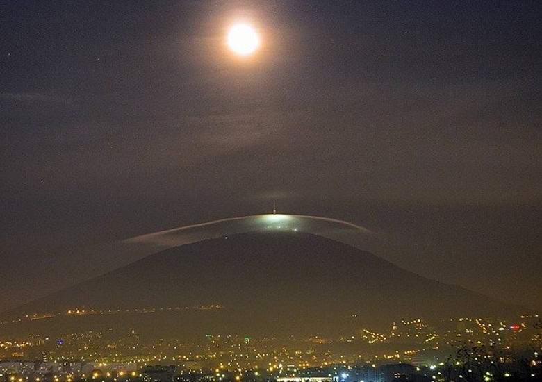 A mysterious cloud photographed in the North Caucasus