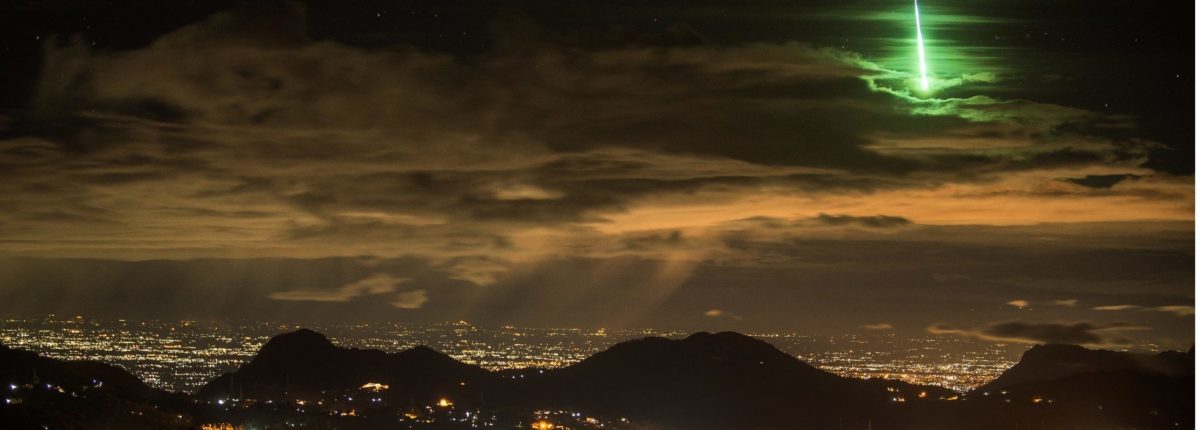 Green meteor?  - Police video recorders recorded the fall of a fireball 