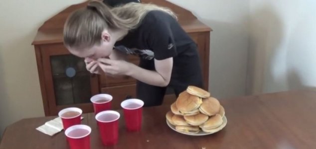 A woman in 20 minutes ate 20 cheeseburgers