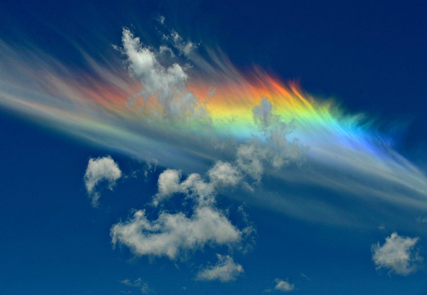 Residents of the city of Avalon in the United States observed a horizontal rainbow