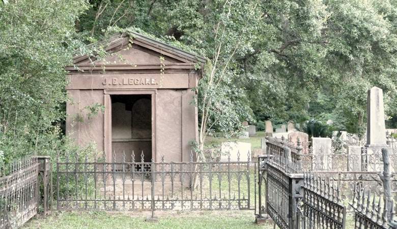 The creepy story of Julia Lehar buried alive